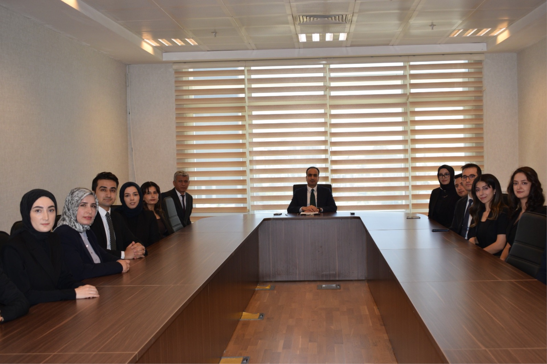 BÖLGE ADLİYE MAHKEMESİ BAŞKANI SİNAN SÜRMELİOĞLU'NUN 3. DÖNEM HAKİM VE SAVCI YARDIMCILARI İLE TANIŞMA TOPLANTISI