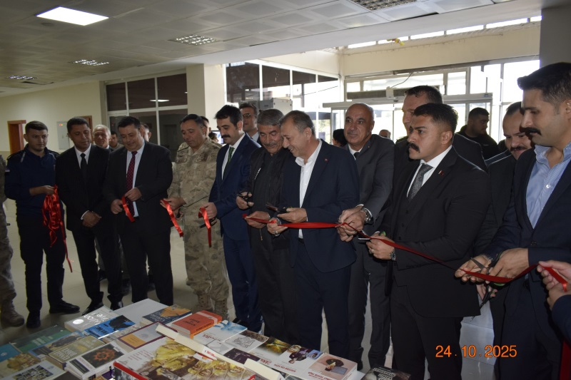 Cezaevlerinden Sorumlu Cumhuriyet Savcımız Sn. Emin Burak SÜREZLİ'nin tensipleriyle Ceza İnfaz Kurumları Kütüphaneleri İçin Kitap Bağış Kampanyası Düzenlendi.
