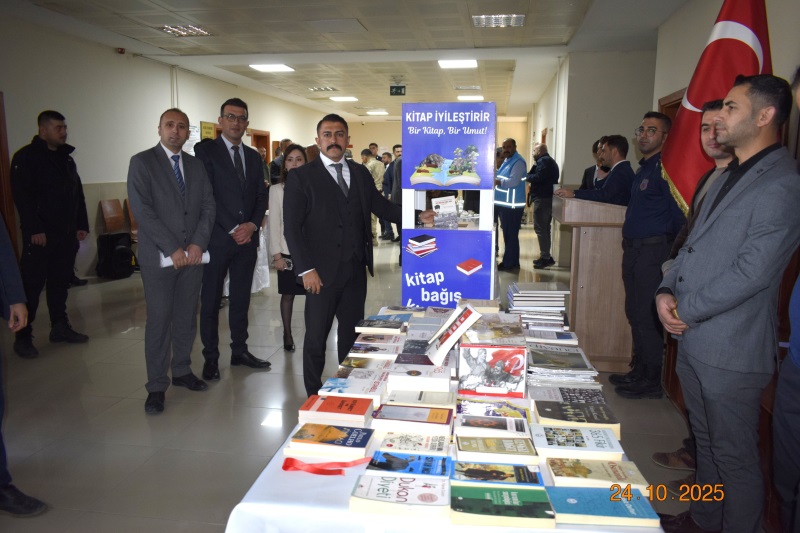 Cezaevlerinden Sorumlu Cumhuriyet Savcımız Sn. Emin Burak SÜREZLİ'nin tensipleriyle Ceza İnfaz Kurumları Kütüphaneleri İçin Kitap Bağış Kampanyası Düzenlendi.