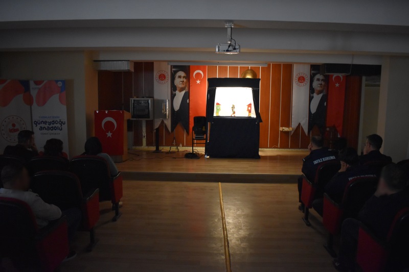 “Bir Sahne Bin Gelenek: Ceza İnfaz Kurumumuzda Tiyatro Rüzgarı”
