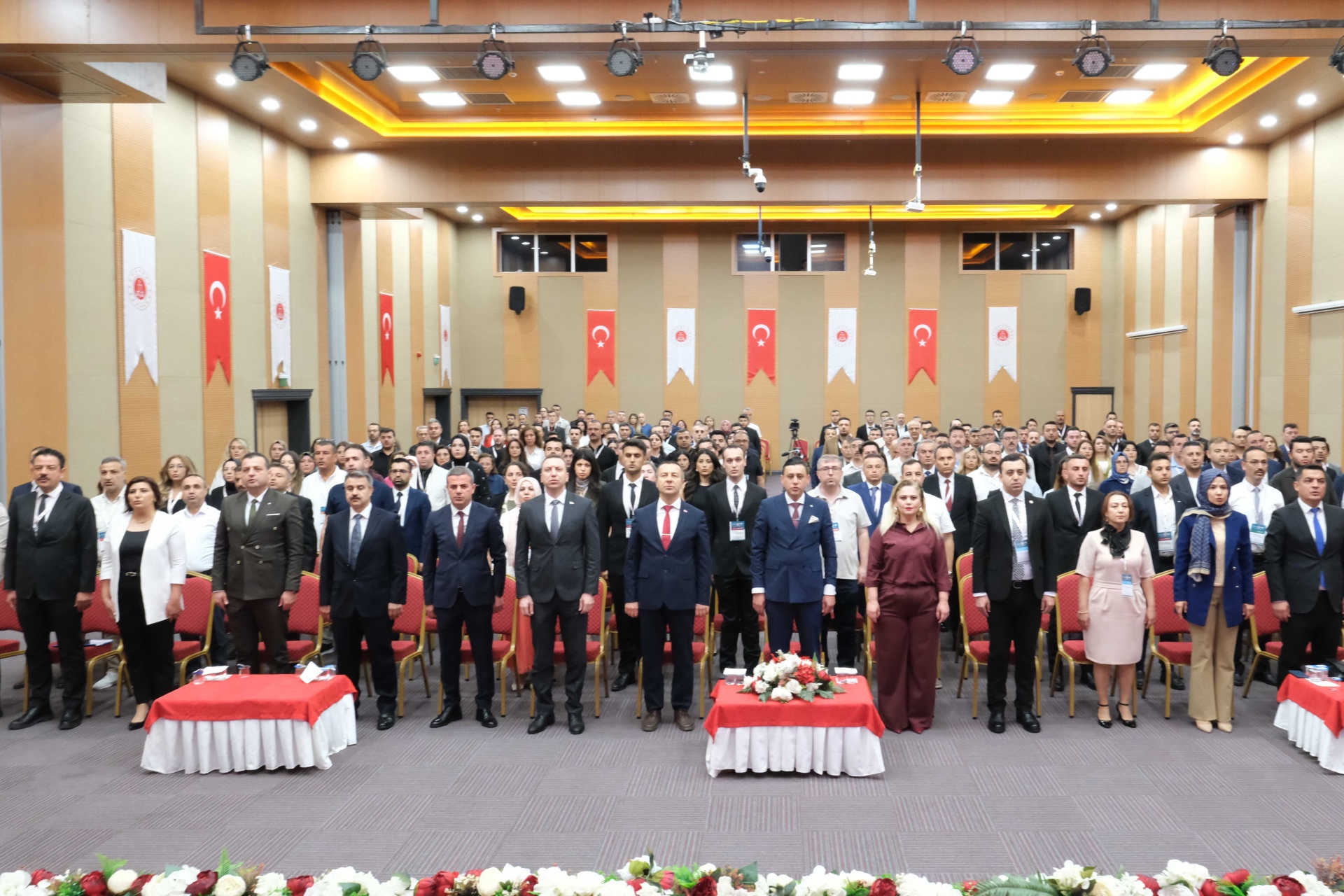 Eğitim Dairesi Başkanlığınca düzenlenen; 1. Grup Yazı İşleri Müdürleri, 1. Grup Teknisyen, Tekniker, Sıhhi Tesisatçı, Santral Memuru ve Kaloriferci Olarak Görev Yapan Personel, 7. Grup Çocuk Mahkemesinde Görev Yapan Personel, 18. Grup Excel Kullanımı ve 18. Grup Koruma ve Güvenlik Görevlilerine Yönelik Hizmet İçi Eğitim Programı Açılış Töreni Yozgat Cemil Çiçek Personel Eğitim Merkezimizde gerçekleştirildi.
