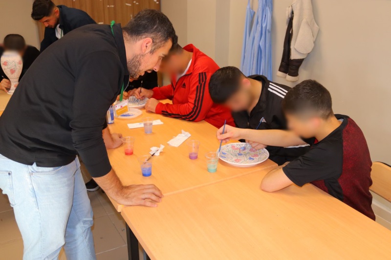 ÇİNİ-SERAMİK ATÖLYE ÇALIŞMASI YAPILDI