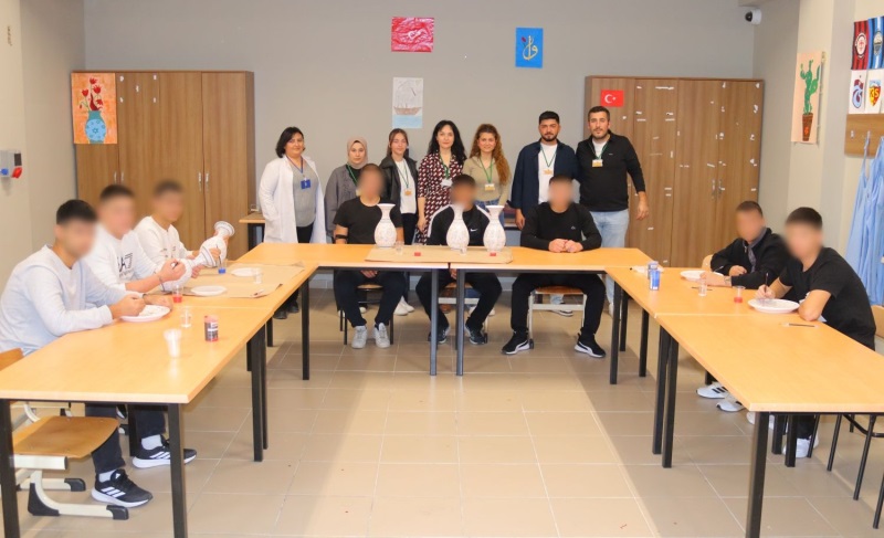 ÇİNİ-SERAMİK ATÖLYE ÇALIŞMASI YAPILDI