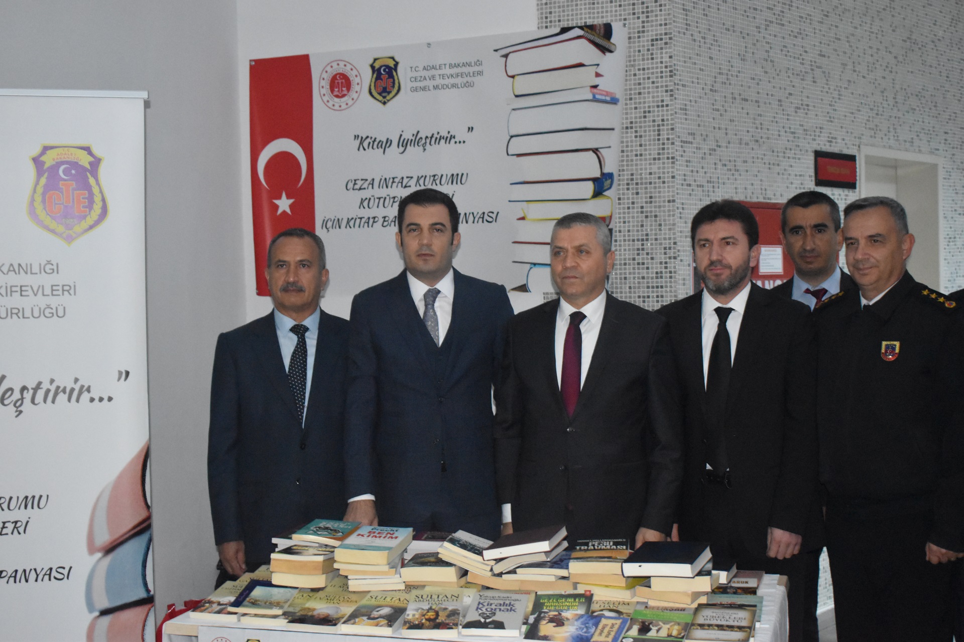 Manavgat'ta 'Kitap İyileştirir' bağış kampanyası başlatıldı