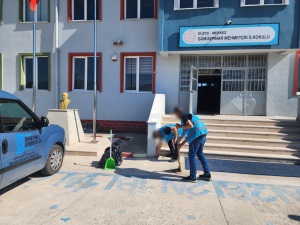 TOPLU ÇALIŞMA KAPSAMINDA OKULLARDA YAZ TEMİZLİĞİ DEVAM EDİYOR...