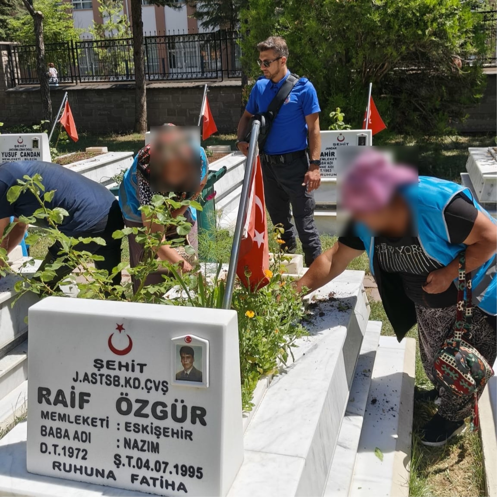 15 Temmuz Demokrasi ve Millî Birlik Günü Kapsamında Şehitlikte Bakım ve Temizlik Çalışması Gerçekleştirildi