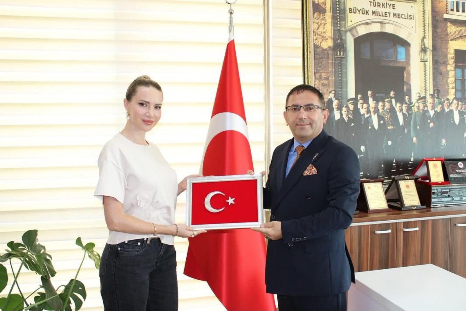 Dünyaca Ünlü Sanatçı Otilia Bruma Küçükçekmece Denetimli Serbestlik Müdürlüğünü Ziyaret Etti