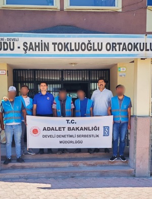 Dudu Şahin Tokluoğlu Ortaokulunda bahçe temizliği gerçekleştirilmistir.