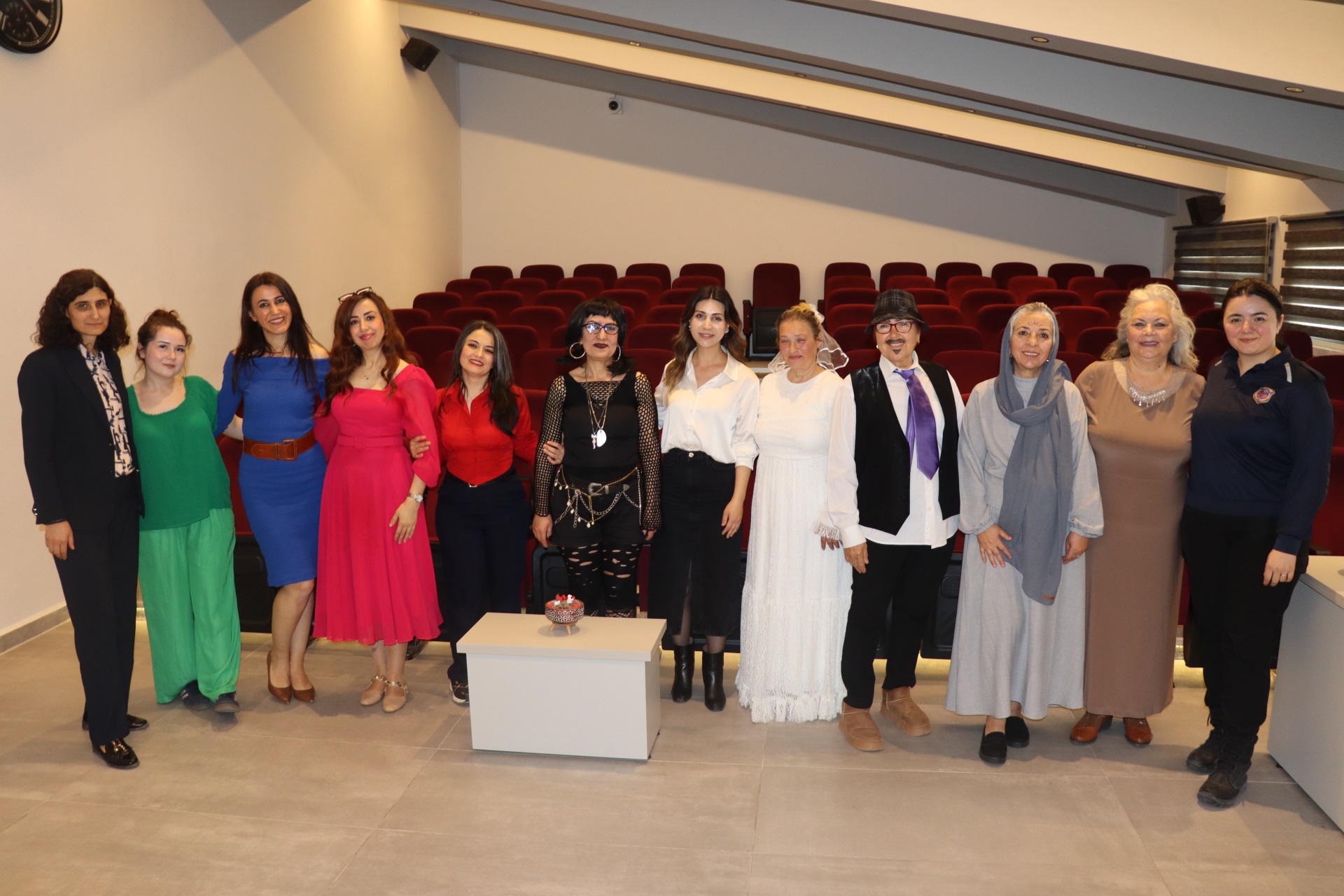 KADIN HÜKÜMLÜ/TUTUKLULARA YÖNELİK TİYATRO GÖSTERİMİ