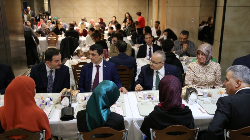 Hakim ve Cumhuriyet savcılarımız ile yargı çalışanlarımız değerli aileleriyle birlikte iftar yemeğinde buluştu. 