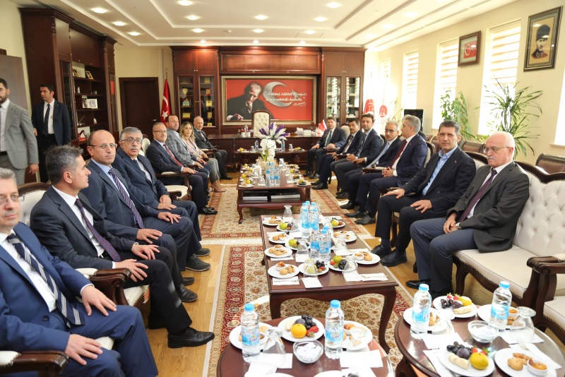 18. Uluslararası Katılımlı Adli Tıp Günleri”ne katılan Adalet Bakanı Yılmaz TUNÇ