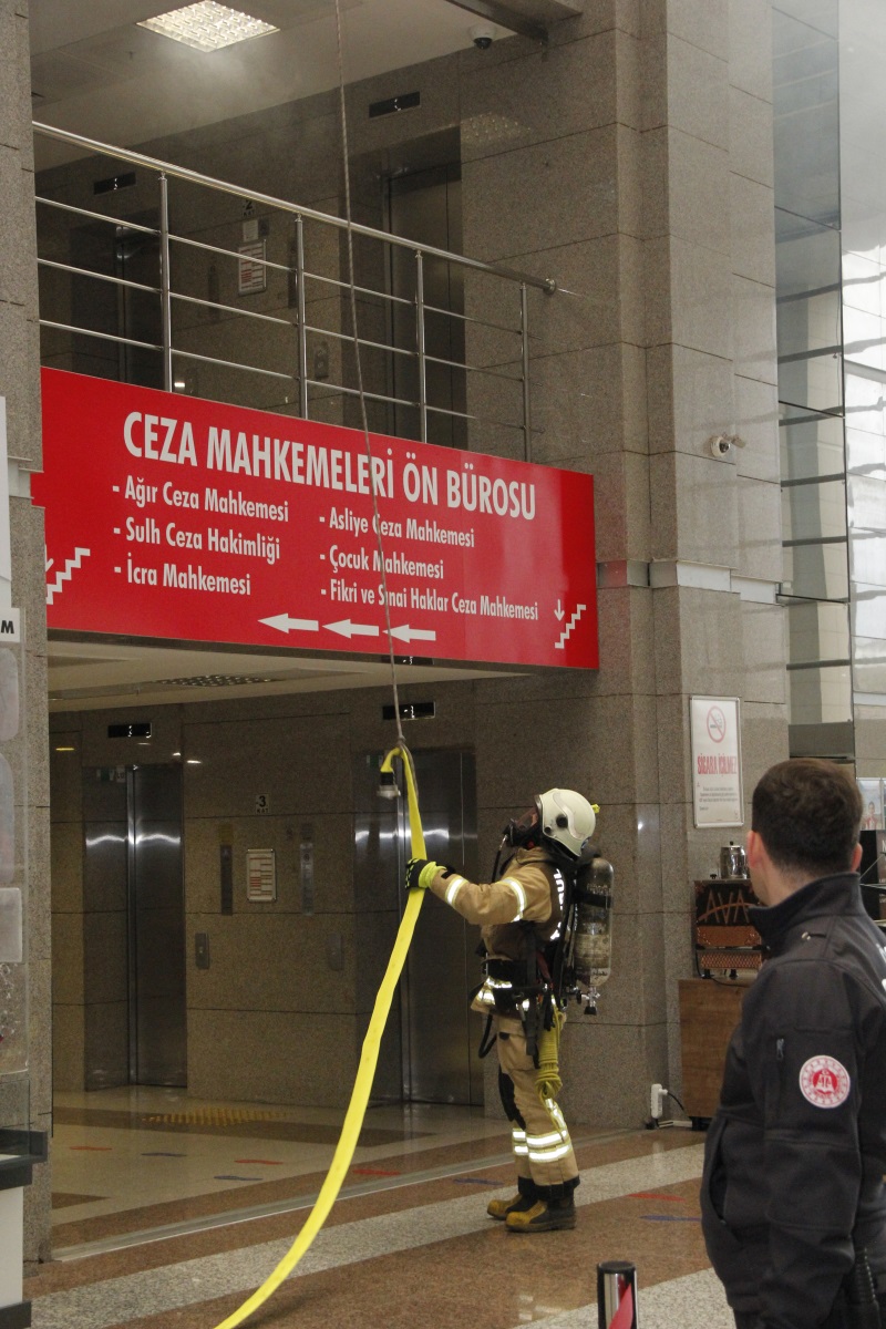 İstanbul Adliyesinde Yangın Ve Kurtarma Tatbikatı Yapıldı.
