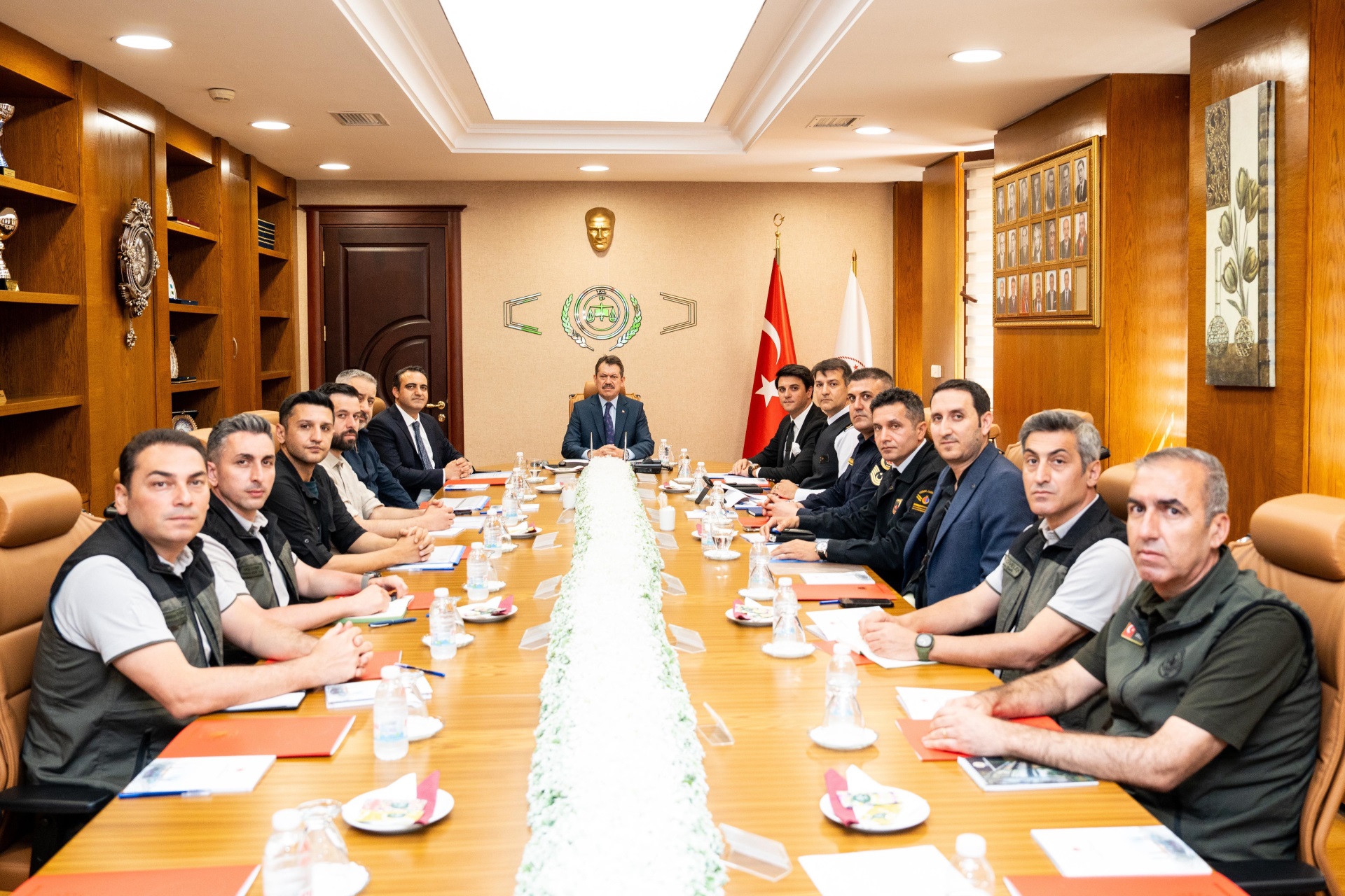 İZMİR’DE DOĞAYA VE HAYVANLARA YÖNELİK SUÇLARLA MÜCADELEDE GÜÇ BİRLİĞİ