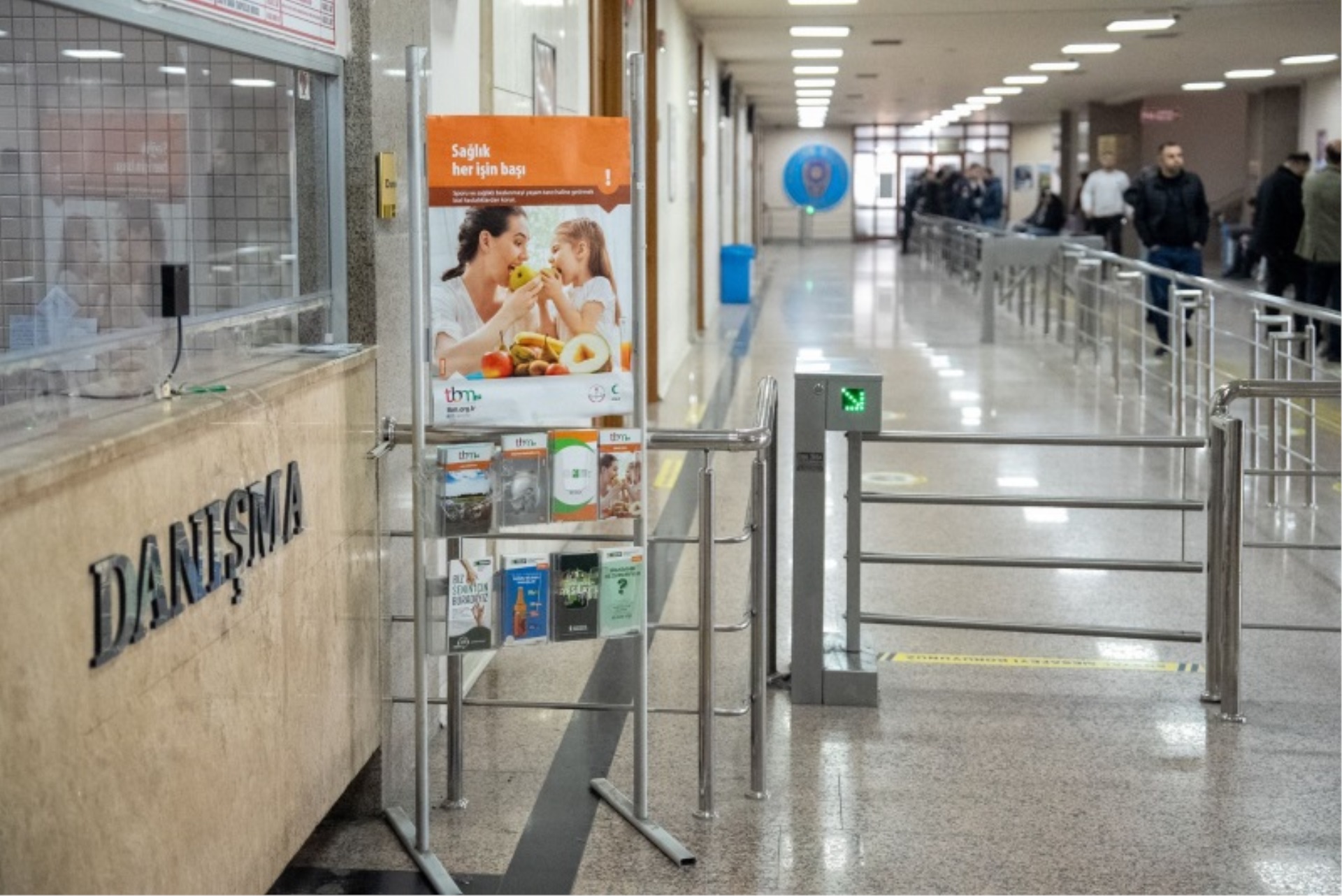 BAĞIMLILIKLA MÜCADELEDE GÜÇ BİRLİĞİ:İZMİR CUMHURİYET BAŞSAVCILIĞI'NDAN YEŞİLAY HAFTASI FARKINDALIĞI