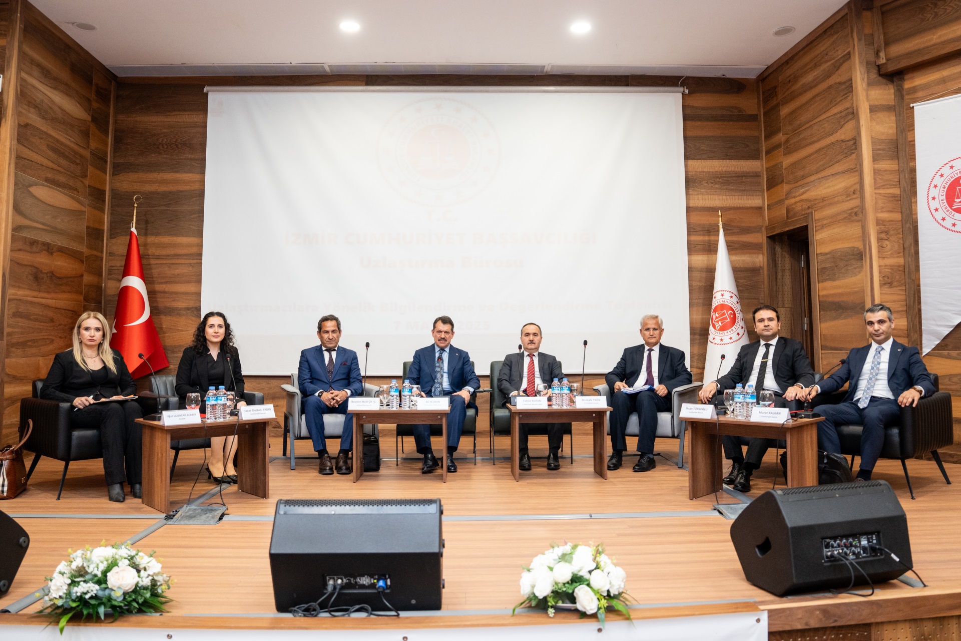 İZMİR’DE UZLAŞTIRMA SÜRECİ MASAYA YATIRILDI