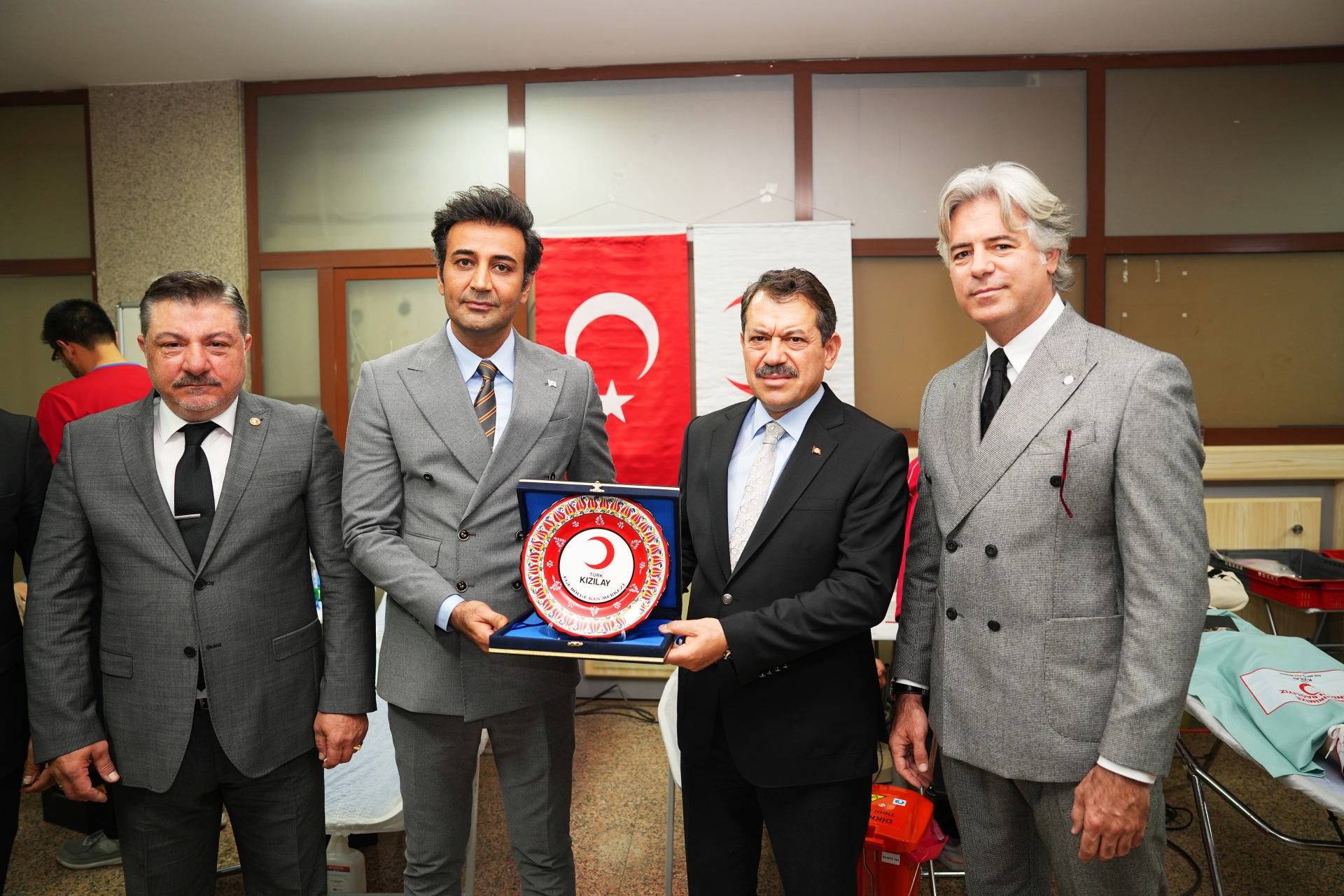 SENSİZ OLMAZ: İZMİR ADLİYESİ’NDE KAN BAĞIŞI KAMPANYASI  GERÇEKLEŞTİRİLDİ