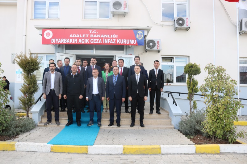 Ceza  Tevkifevleri Genel Müdürümüz Sayın Enis Yavuz Yıldırım ve beraberendeki heyet  Diyarbakır Kampüs Açık Ceza İnfaz Kurumumuzu Ziyarete geldiler.