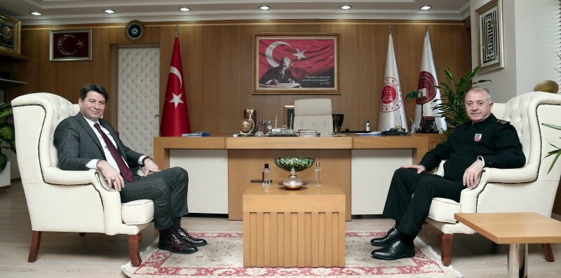 İstanbul İl Jandarma Komutanı Tümgeneral Sayın Yusuf Kenan TOPCU, Bakırköy Cumhuriyet Başsavcısı Sayın Hüseyin GÜMÜŞ’e hayırlı olsun ziyaretinde bulundular.