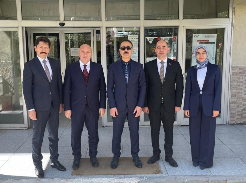 Erzurum Cumhuriyet Başsavcısı Hüseyin TUNCEL, Adalet Komisyonu Başkanı Osman Nuri NAYMAN ve 4. Ağır Ceza Mahkemesi Başkanı Yakup TAŞLIOVA adliyemizi ziyaret etti.