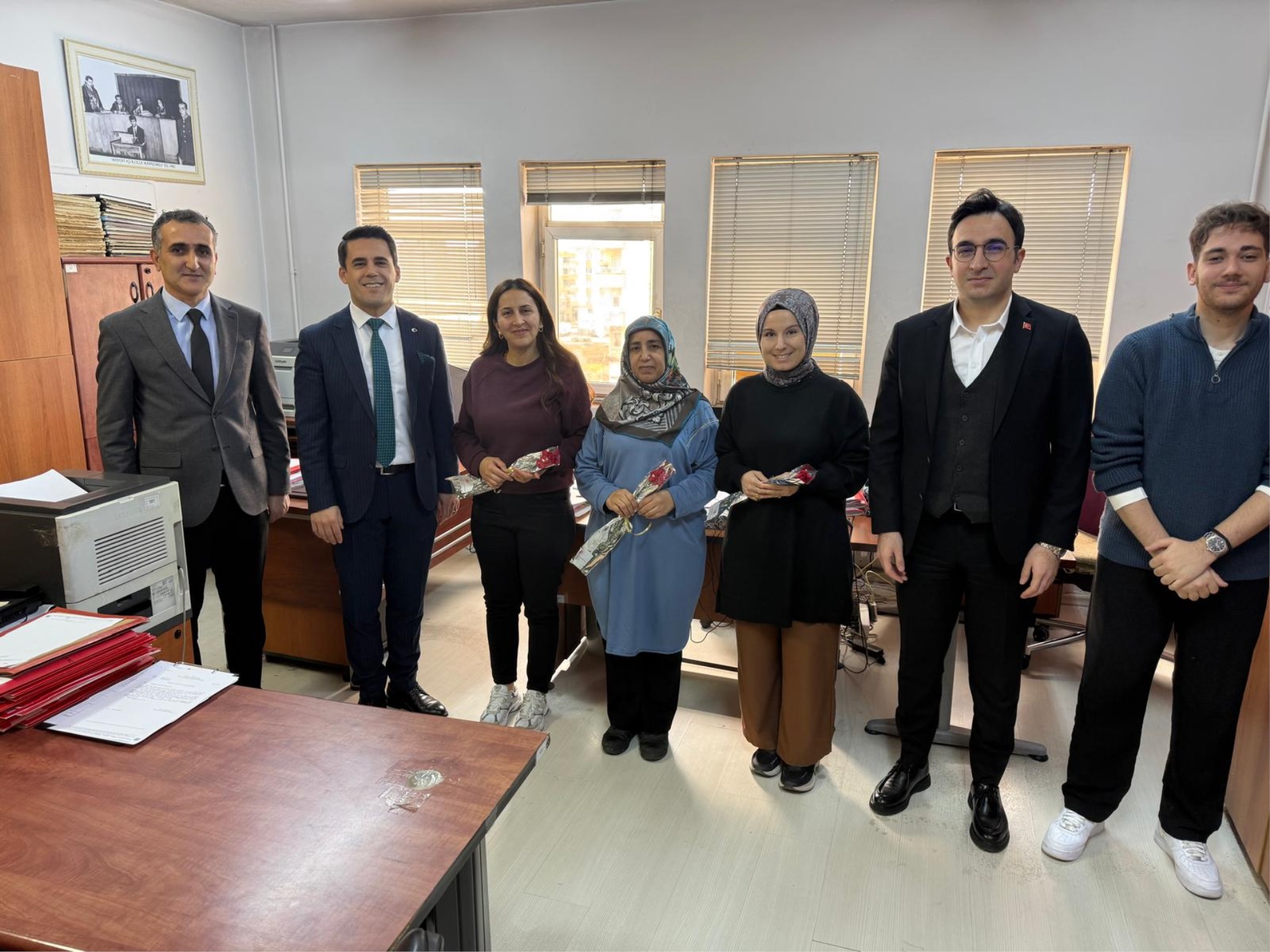 8 Mart Dünya Kadınlar Günü Karanfillerle Kutlandı