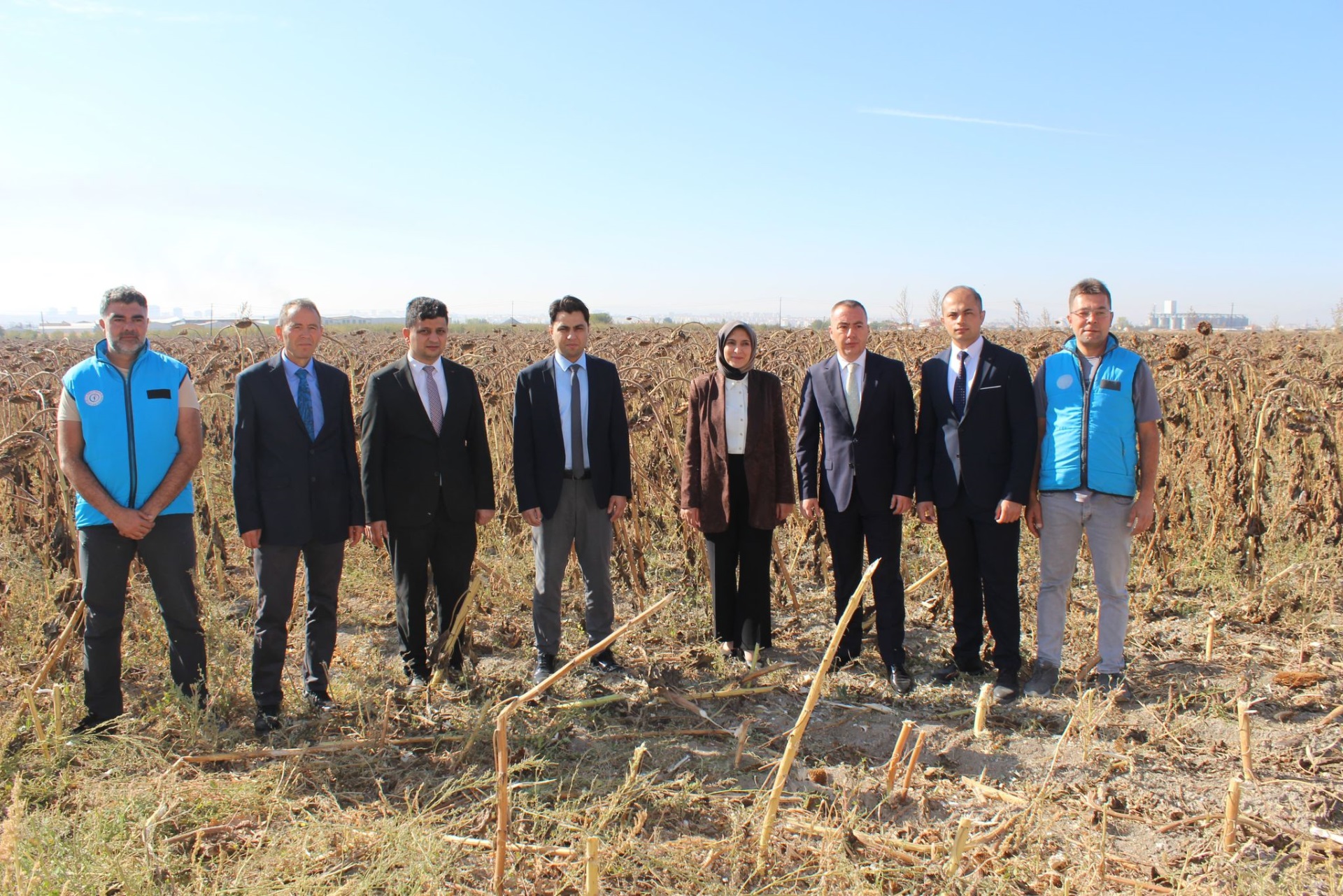 Karaman M Tipi Kapalı ve Açık Ceza İnfaz Kurumunda Karaman Cumhuriyet Başsavcısı Tuba ERSÖZ ÜNVER'in Katılımlarıyla Ay çekirdeği Hasadı Gerçekleştirildi