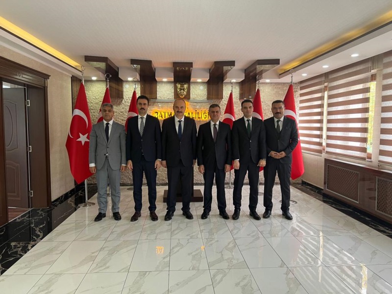 Gaziantep Bölge İdare Mahkemesi Başkanı Mehmet Metin Kahraman, 02/12/2022 tarihinde Batman Valisi Sayın Ekrem Canalp beye ziyaret gerçekleştirmiştir.
