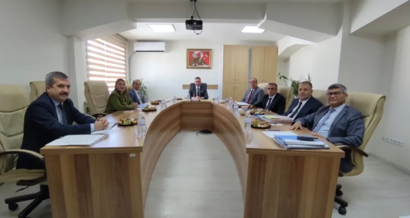 2025-2026 adli yılının ilk Başkanlar Kurulu Toplantısı Bölge İdare Mahkemesi Başkanımız Nazım Taha Koçak başkanlığında, daire başkanlarımızın katılımı ile gerçekleştirilmiştir.