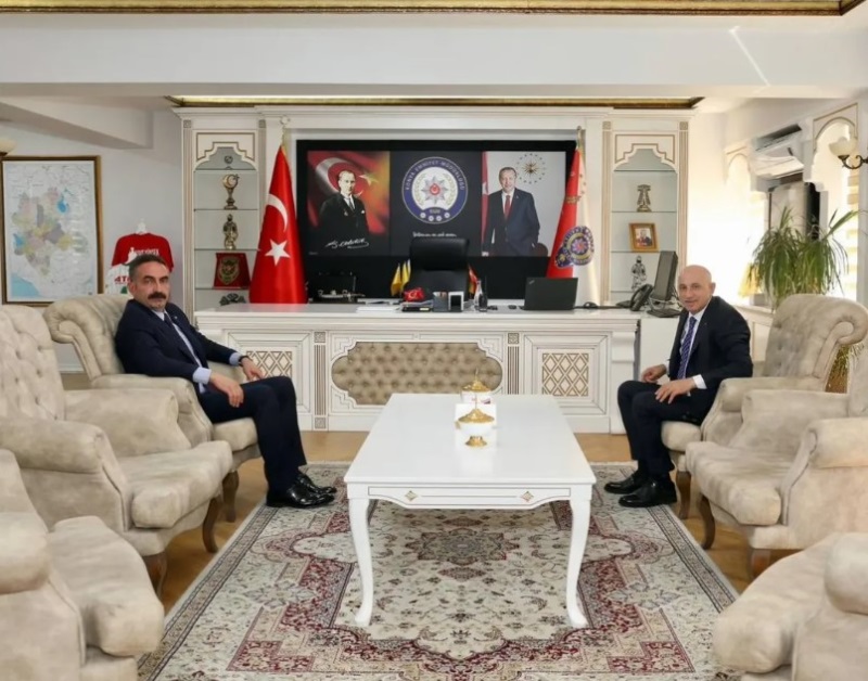 Konya Bölge İdare Mahkemesi Başkanımız Nazım Taha Koçak, Konya İl Emniyet Müdürü Maksut Yüksek'i makamında ziyaret etti.