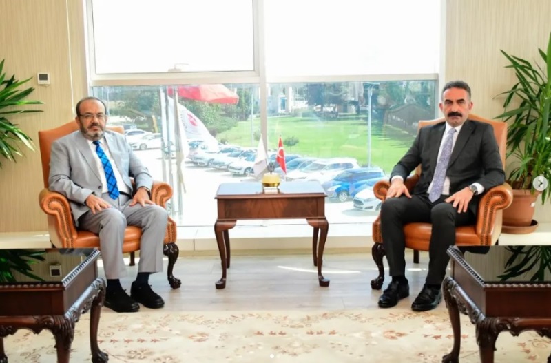 Konya Bölge İdare Mahkemesi Başkanımız Nazım Taha Koçak, Konya Teknik Üniversitesi Rektörü Prof. Dr. Osman Nuri Çelik'i makamında ziyaret etti.