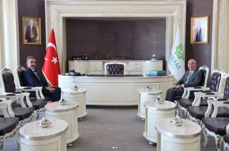 Bölge İdare Mahkemesi Başkanımız Nazım Taha Koçak, Meram Belediye Başkanı Mustafa Kavuş'u makamında ziyaret etti.