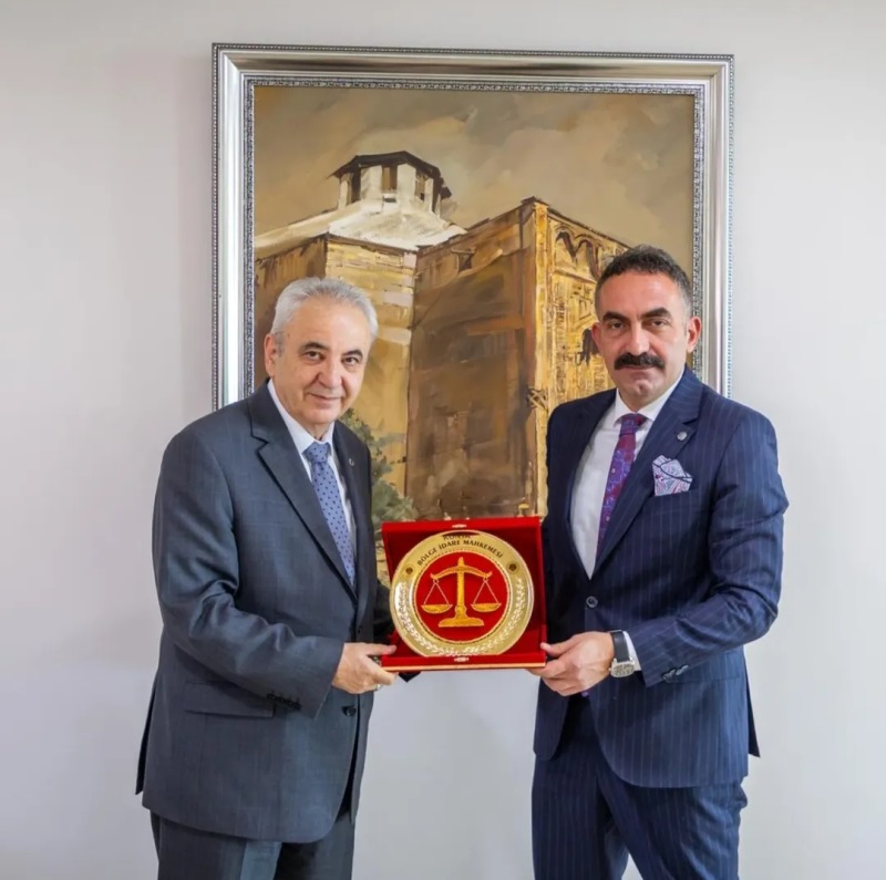 Bölge İdare Mahkemesi Başkanımız Nazım Taha Koçak, KTO Karatay Üniversitesi Rektörü Prof Dr. Fevzi Rifat Ortaç'ı makamında ziyaret etti.