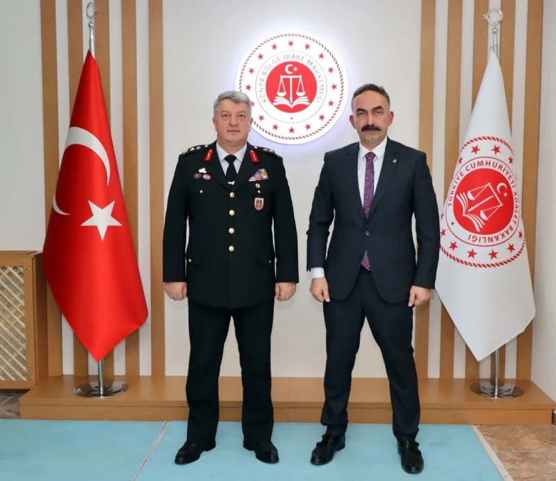 Konya İl Jandarma Komutanı Tümgeneral Cemil Lütfi Özkul, Bölge İdare Mahkemesi Başkanımız Nazım Taha Koçak'ı makamında ziyaret etti.