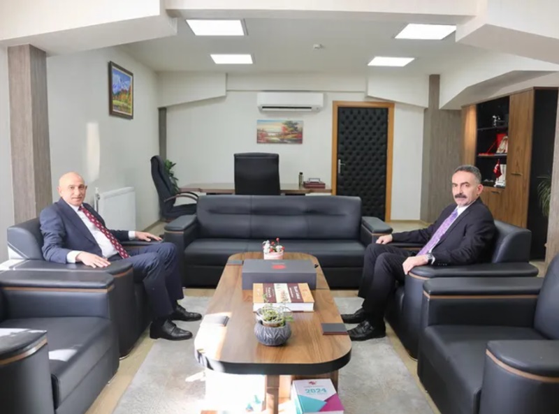 Konya İl Emniyet Müdürü Maksut Yüksek, Konya Bölge İdare Mahkemesi Başkanımız Nazım Taha Koçak'ı makamında ziyaret etti.