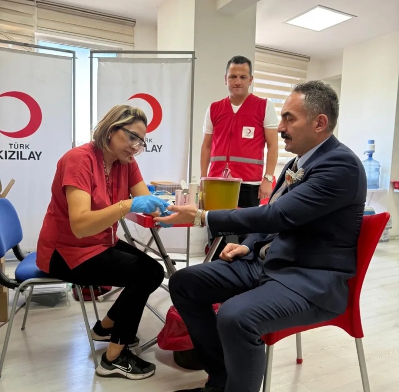 Türk Kızılay'a Kan Bağışı