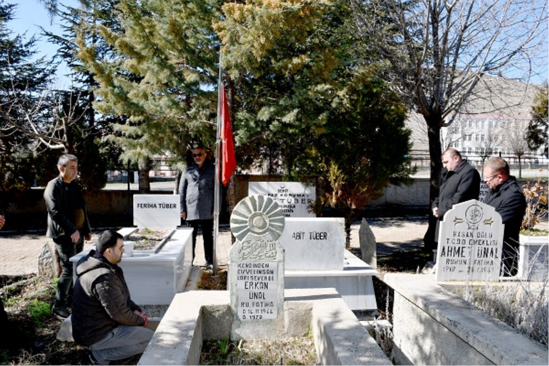 Niğde Açık Cezaevi İnfaz Kurumu’nda  5 Mart 2009 yılında iki mahkûmun silahlı saldırısı sonucu şehit olan İnfaz ve Koruma Başmemuru Abit Tüber, ölüm yıldönümünde mezarı başında anıldı