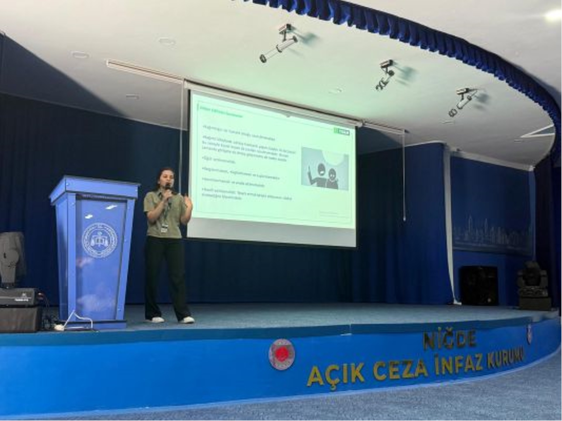 NİĞDE AÇIK C.İ.K'DE YEŞİLAY TARAFINDAN BAĞIMLILIK EĞİTİMİ PROGRAMI DÜZENLENDİ