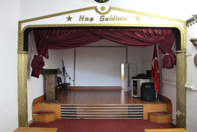 Kurum Konferans Salonu Sahne ve Kürsü