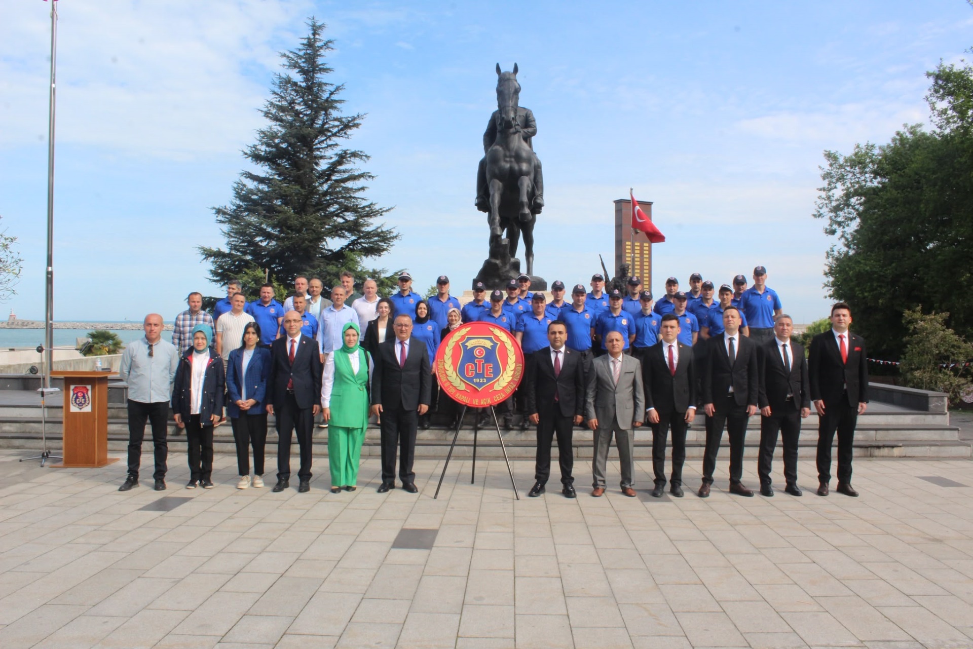 Ceza İnfaz Personeli Günü Etkinliği Atatürk Anıtı'na Çelenk Sunumu