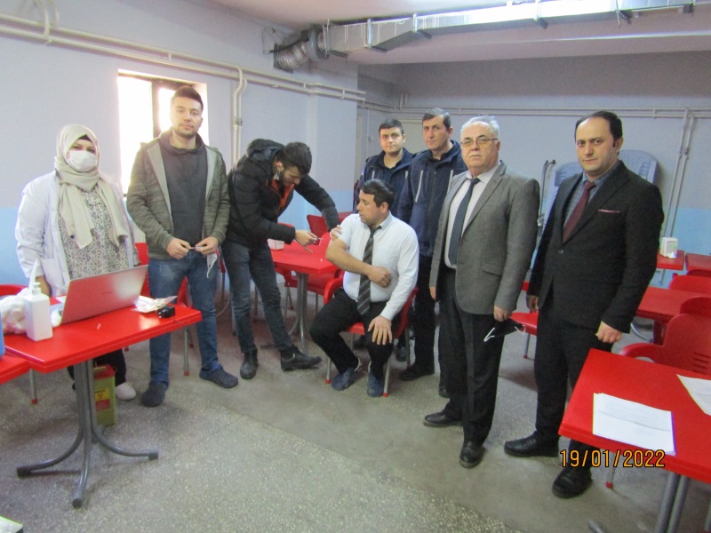 Kurum Müdürümüz Sn. Murat Güngör Dahilinde Personel ve Hükümlü/Tutuklulara 3. Doz  Covid-19  Aşı Yapılmıştır.