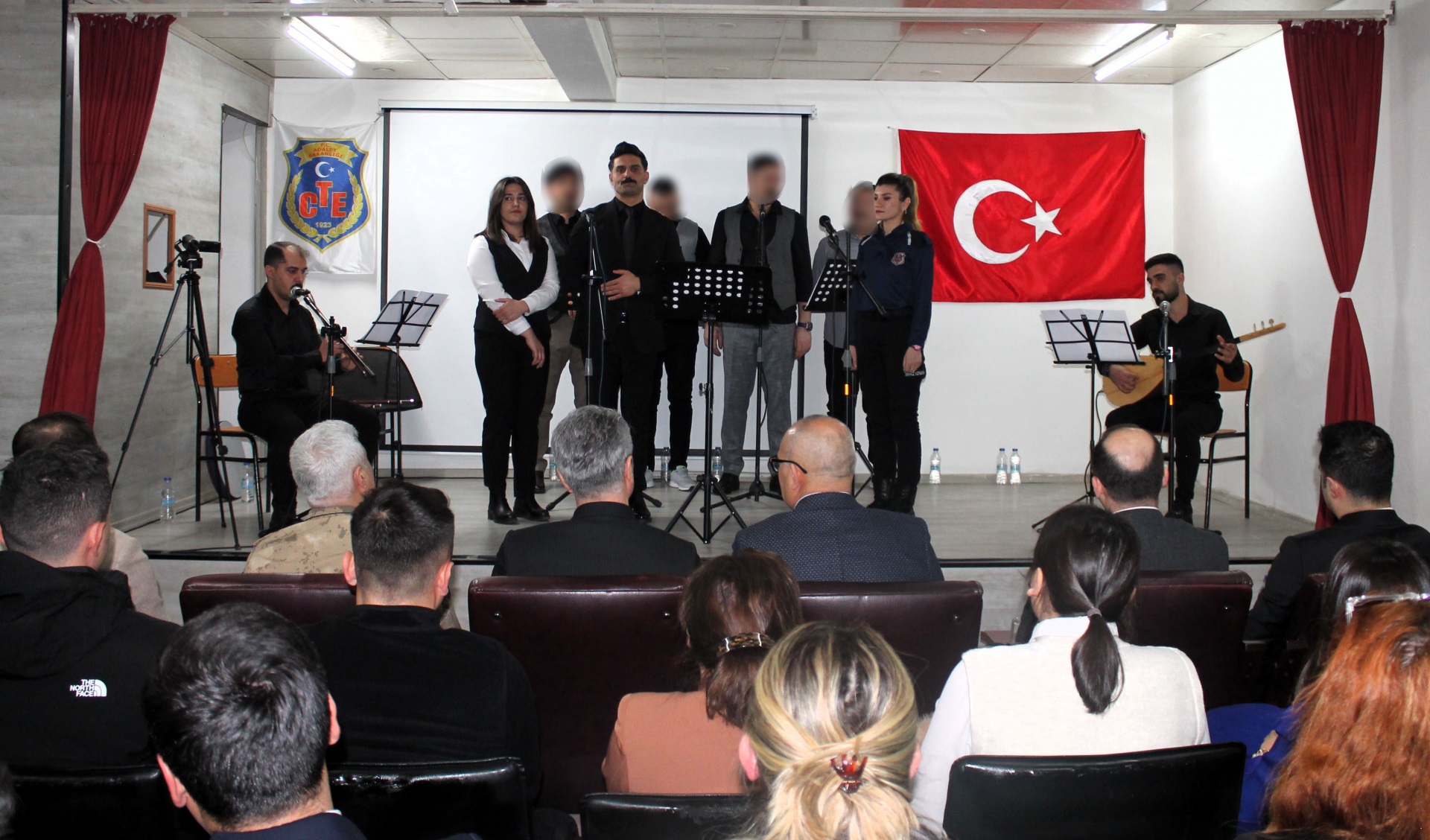 Kurumumuzda Türk Halk Müziği Konseri Verildi.