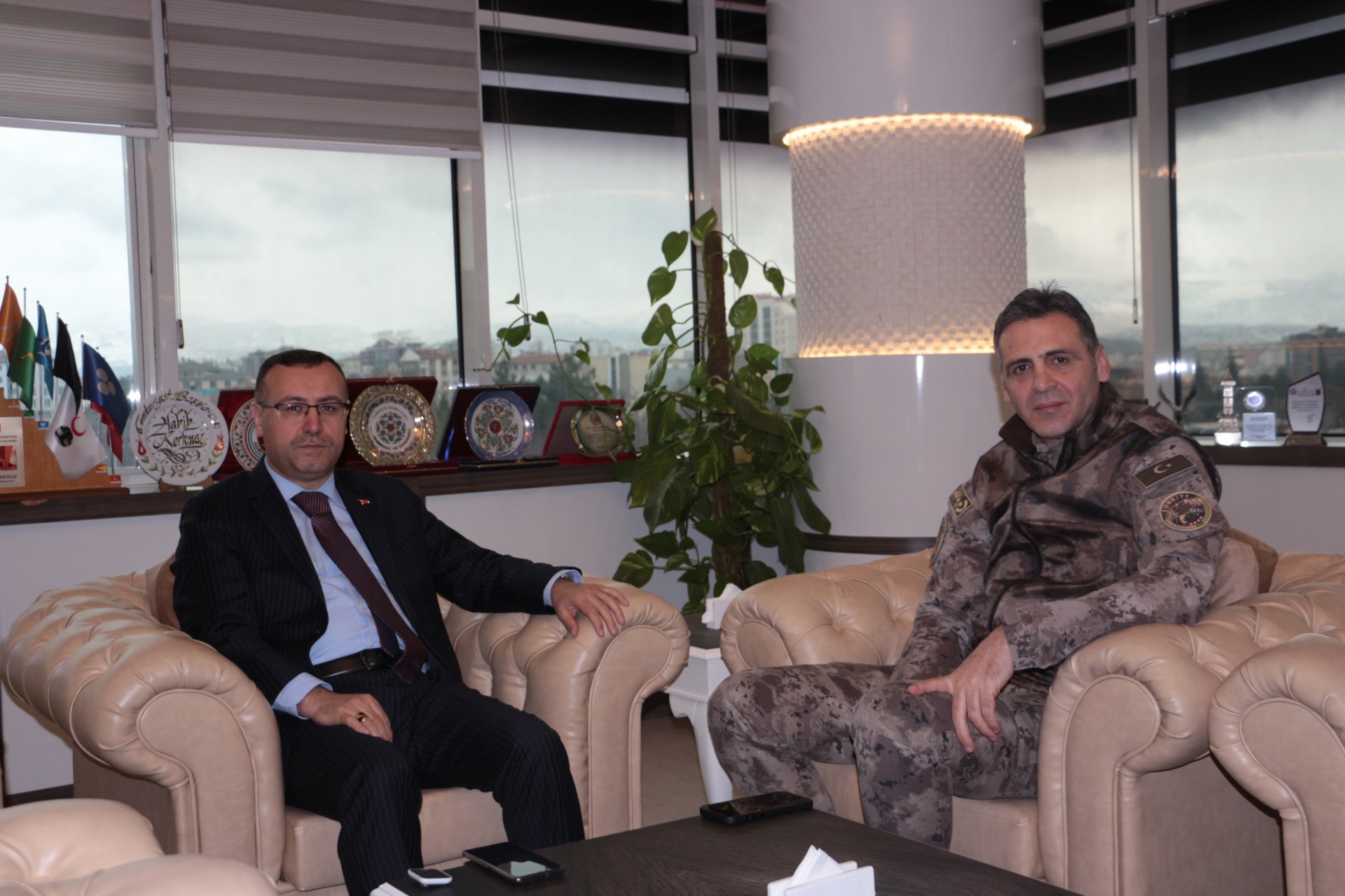 Kayseri İl Emniyet Müdürü Sayın Atanur AYDIN, Cumhuriyet Başsavcımız Sayın Habib KORKMAZ’ı makamında ziyaret etti. 