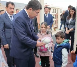 ADALET HİZMETLERİMİZİN ETKİNLİĞİ İÇİN FEDAKÂRCA GÖREV YAPAN PERSONELİMİZİN YAŞAM KOŞULLARINI İYİLEŞTİRİYOR, HUZUR VE REFAHINA KATKI SUNUYORUZ.