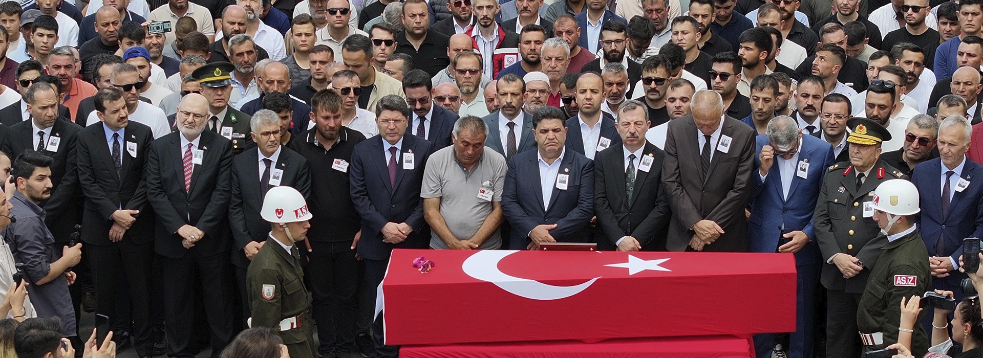 BAKAN TUNÇ: TÜM ŞEHİTLERİMİZE ALLAH’TAN RAHMET, KEDERLİ AİLELERİNE VE AZİZ MİLLETİMİZE BAŞSAĞLIĞI VE SABIR DİLİYORUM  Duyuru Görseli