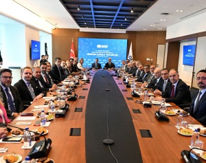 DIŞ EKONOMİK İLİŞKİLER KURULU (DEİK) YÖNETİM KURULU TOPLANTISI’NDA İŞ DÜNYAMIZIN KIYMETLİ TEMSİLCİLERİYLE BİR ARAYA GELEREK YATIRIM ORTAMININ GELİŞTİRİLMESİNE YÖNELİK HUKUK VE YARGI ALANINDAKİ İHTİYAÇLARI VE ATILABİLECEK ADIMLARI DEĞERLENDİRDİK