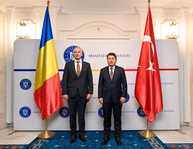 ADALET BAKANI TUNÇ, BÜKREŞ'TE ROMANYALI MEVKİDAŞIYLA BİR ARAYA GELDİ