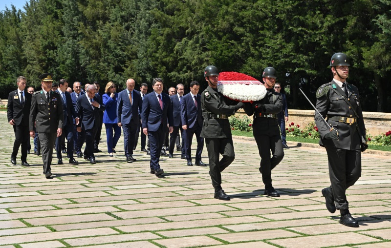 HSK ÜYELERİ ANITKABİR'İ ZİYARET ETTİ