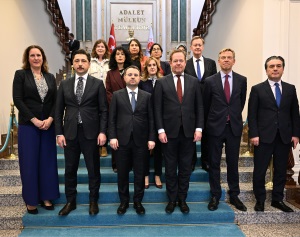 ADALET BAKANI AKIN GÜRLEK, HOLLANDALI MEVKİDAŞINA SUÇLULARIN İADESİ KONUSUNDA İŞ BİRLİĞİ ÇAĞRISI YAPTI