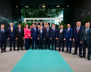 HÂKİMLER VE SAVCILAR KURULUMUZUN KIYMETLİ ÜYELERİ VE PERSONELİYLE, KURBAN BAYRAMI SONRASI İLK MESAİ GÜNÜNDE BİR ARAYA GELEREK BAYRAMLAŞTIK