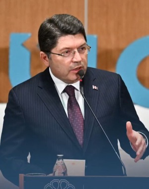 ADALETİ ELEŞTİRENLER VESAYETÇİ ANLAYIŞI ÖZLEYENLERDİR
