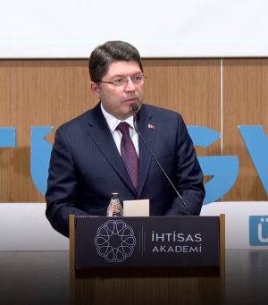 TÜRKİYE YÜZYILI GENÇLERİMİZİN OMUZLARINDA YÜKSELECEK.